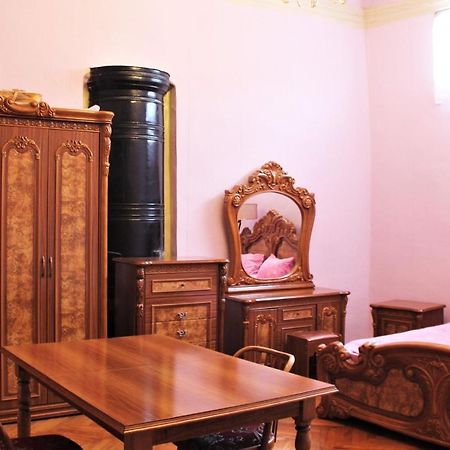 Guesthouse Medea On Pushkini 4 쿠타이시 외부 사진