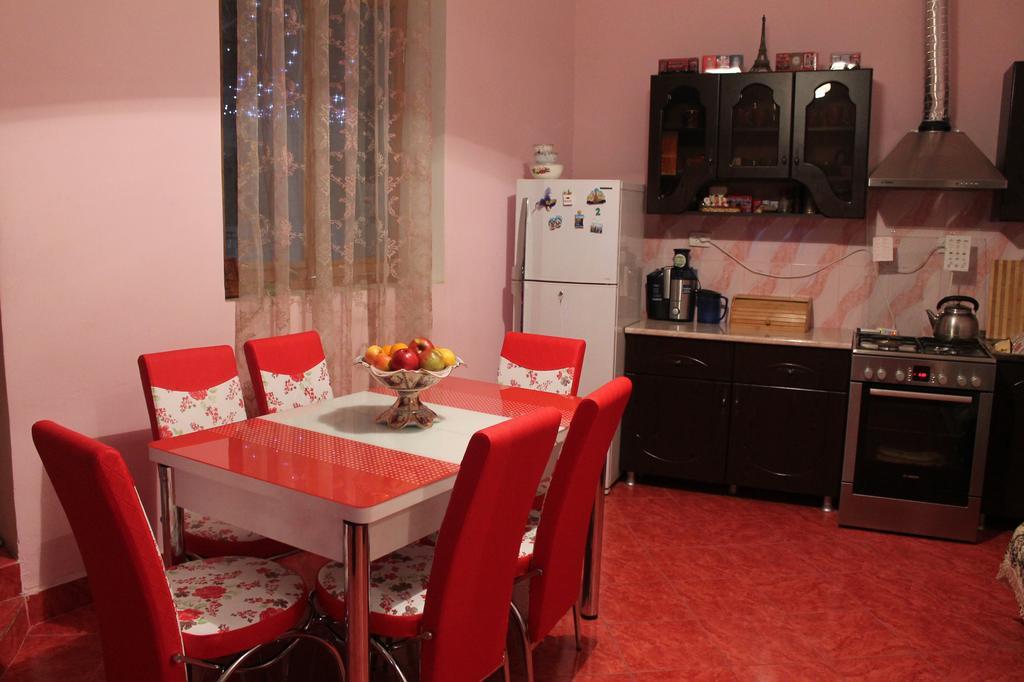Guesthouse Medea On Pushkini 4 쿠타이시 외부 사진