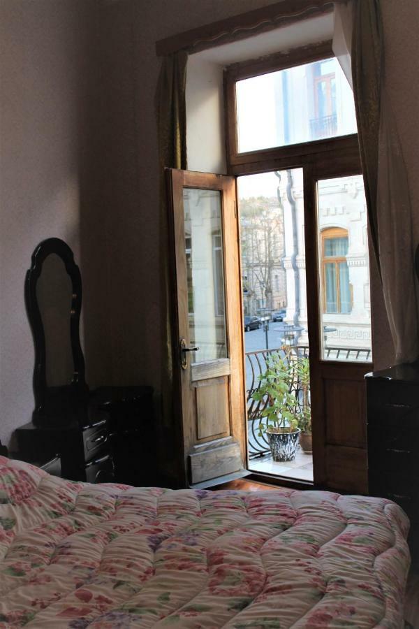 Guesthouse Medea On Pushkini 4 쿠타이시 외부 사진
